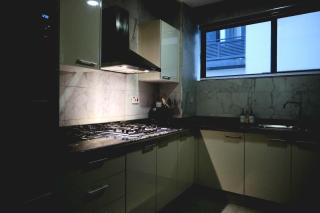 Lush 2 bedroom apartment with Pool Gym Restaurant Bar Lounge and More - 6