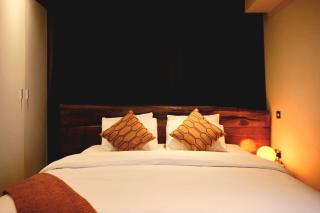 Lush 2 bedroom apartment with Pool Gym Restaurant Bar Lounge and More - 5