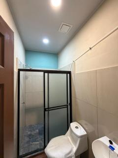 Modern 4BR Home with Terrace, AC & Wifi - 2