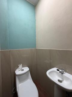 Modern 4BR Home with Terrace, AC & Wifi - 1