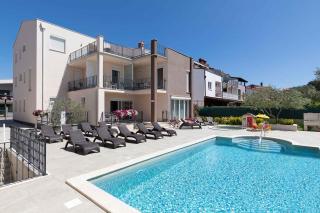Apartments with Pool Fazana-Fazana (Region) 46860 - 2