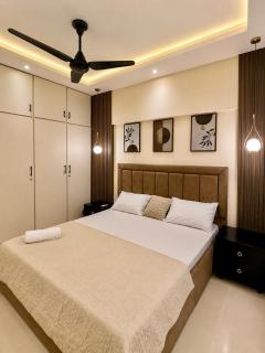 The Grand Luxe Luxury 3BR Apartment Stay in DHA - 7
