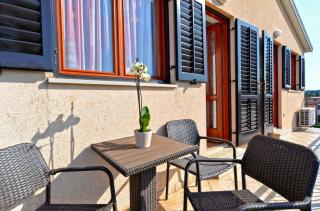 Apartments Beachfront in Novigrad-Istrien 44284 - 1
