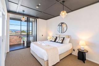Vibrant 3BR Petone Stay with Foosball & City Views - 9