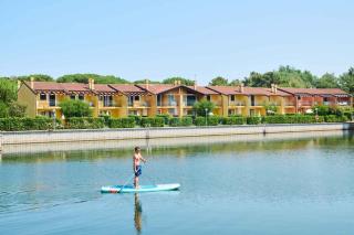 Houses and Apts. in Albarella 24882 - 3