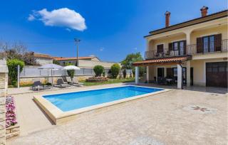 Beautiful Home In Radovani With Private Swimming Pool, Can Be Inside Or Outside - 7