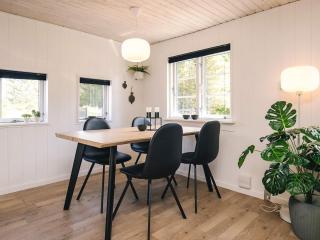 Spacious home for 6 in Lokken - 6