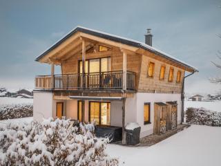 Chalet Alpenzauber mit beheiztem Pool, Inzell - 9