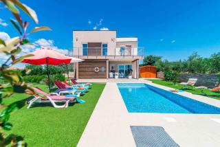Villa with Pool in Galizana-Istrien 38991 - 0