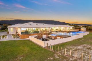 Waikanae Beachfront Private Estate - 0