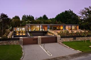 Lake Wanaka Architectural Retreat - 9