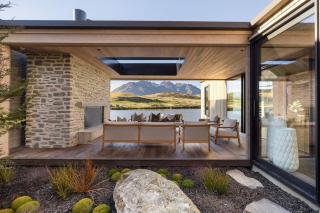 Lake Tewa Iconic Waterfront Residence - 8