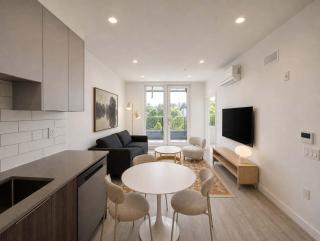 Stylish 1BR Suite with AC and Steps to The Drive - 8