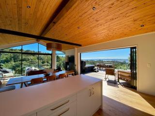Nestled in Nature 3 Bedroom- Spa Pool & Sauna & Pilates Studio - 2