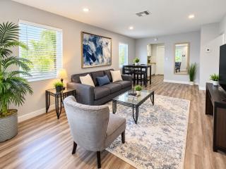 The Palms at Middle River Terrace 1 - 9