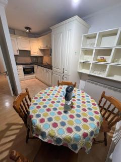 HA PENNY BRIDGE , Elegant Flat with Private Balcony, Liffey View and Kitchen, Shared Bathroom - 6