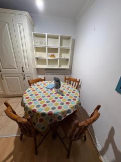 HA PENNY BRIDGE , Elegant Flat with Private Balcony, Liffey View and Kitchen, Shared Bathroom - 5