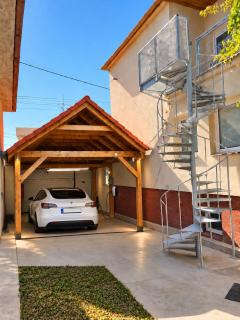 Sunny 2BR Apartment - 2nd Floor - Private Indoor Parking - 8