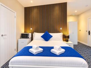 Homesly Guest Rooms, Comfortable En-suite Guest Rooms with Free Parking and Self Check-in - 9