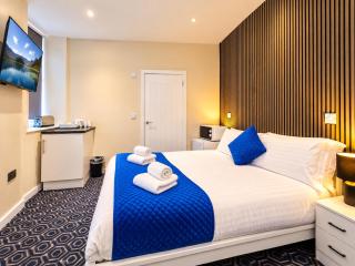 Homesly Guest Rooms, Comfortable En-suite Guest Rooms with Free Parking and Self Check-in - 1