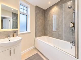 Homesly Guest Rooms, Comfortable En-suite Guest Rooms with Free Parking and Self Check-in - 2