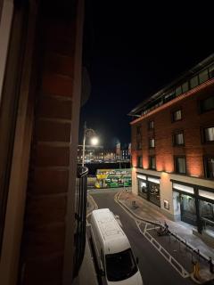 HA PENNY BRIDGE HOUSE , Elegant Private Double Room with River Liffey View - 9