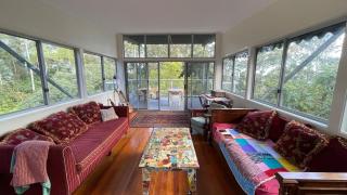 Artists home above rainforest sleeps 10 with pool - 0