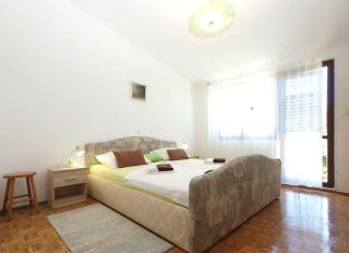 Apartments with A - C in Peroj-Fazana (Region) 44331 - 1