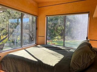 Off-grid tiny home on the creek - 7