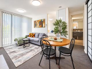 Koala Vibe Your Cozy City Home with WiFi - 9