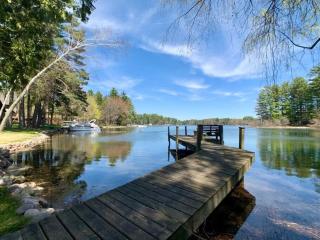 Lake House Family Vacation - Sleeps 12 Dock Kayaks Paddle Boards - 9