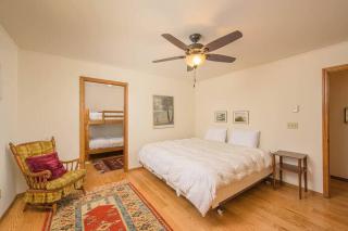 Lake House Family Vacation - Sleeps 12 Dock Kayaks Paddle Boards - 4
