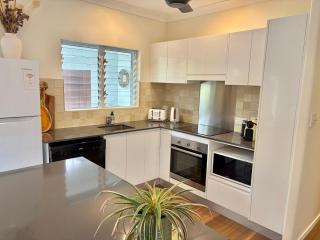 Ba Nahan Ochre - Stylish Space, Close to the Beach - Half Duplex - 3