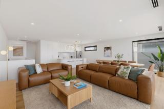 Oceanfront 4-Bed Home Surf & Serenity - 7
