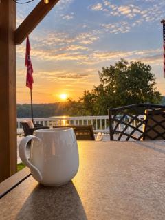 4BR Lakefront Luxury - Hot Tub, Dock and Fire Pit - 2