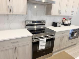 Luxury 4 Bedroom House, Northwest Calgary - 2