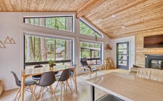 Forest Cabin Retreat - Dog Friendly - Hot Tub - Rhododendron - 2