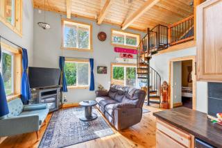 Mt Hood Cabin Hot Tub Fire Pit Dog-Friendly - 8