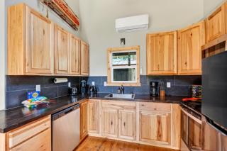 Mt Hood Cabin Hot Tub Fire Pit Dog-Friendly - 4