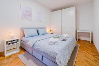 Peaceful Nest In City Center - Happy Rentals - 3