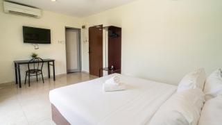 Swing & Pillows - Golden Roof Hotel Falim, Ipoh - 2