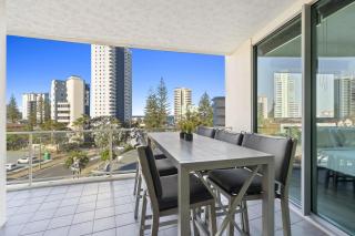 Wings Private Apartments - Q Stay - 3