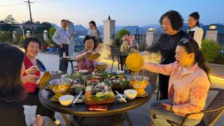 72 Flower Yard-Near 72 wonders-Free pick up-next to Zhnagjiajie West-Free Breakfast Free Afternoon Tea- Orange Picking Experience - 8