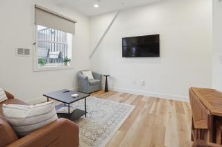 Stylish Downtown Unit with Historic Charm apts - 3