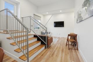 Stylish Downtown Unit with Historic Charm apts - 2