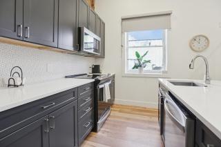 Stylish Downtown Unit with Historic Charm apts - Bloomington - 2