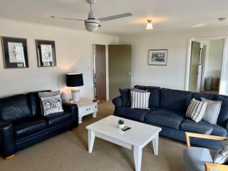 Jestalong House - Pet Friendly Outside - 4 De Guichen Dr - 5