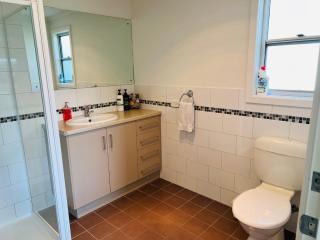 Jestalong House - Pet Friendly Outside - 4 De Guichen Dr - 3