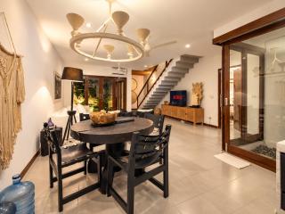 Exquisite 2BR Villas, Brawah, 300m to Beach - 2