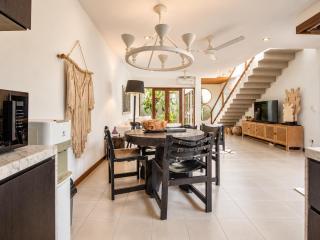 Exquisite 2BR Villas, Brawah, 300m to Beach - 5